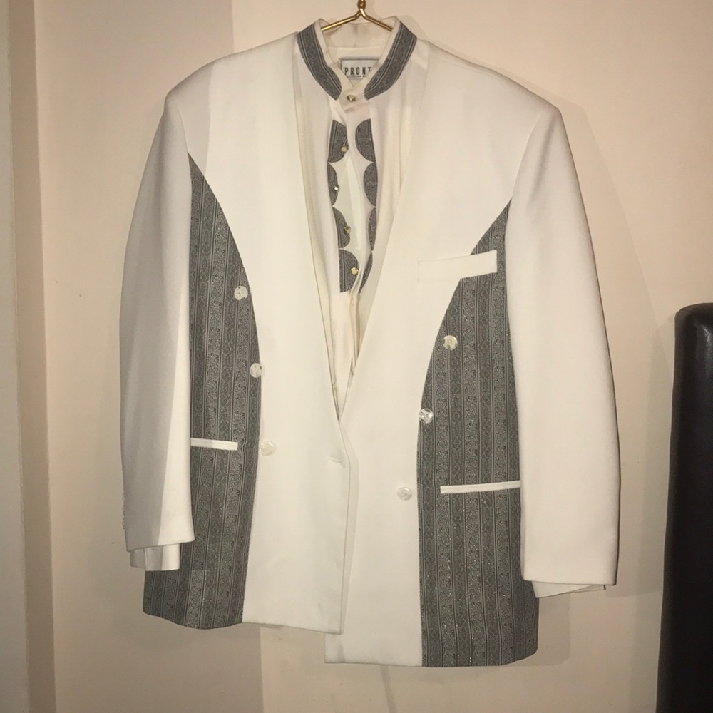 Men’s 3 piece cream and back suit,  32 pant